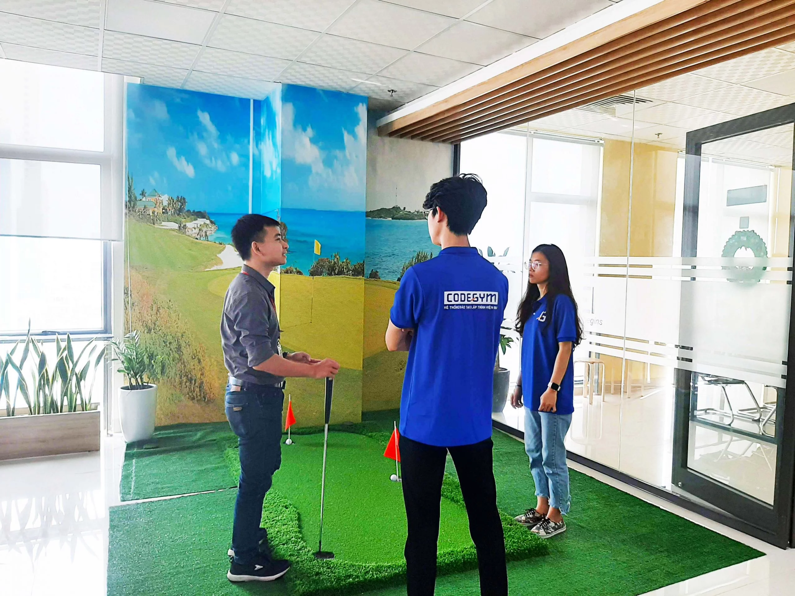 học viên tham quan doanh nghiệp lập trình