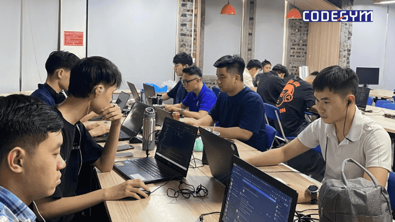 Học lập trình tại nhà hay đến trung tâm phụ thuộc vào điều kiện của mỗi bạn