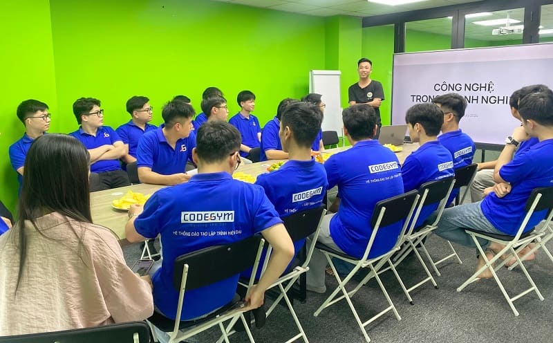 Thực hành song song với lý thuyết