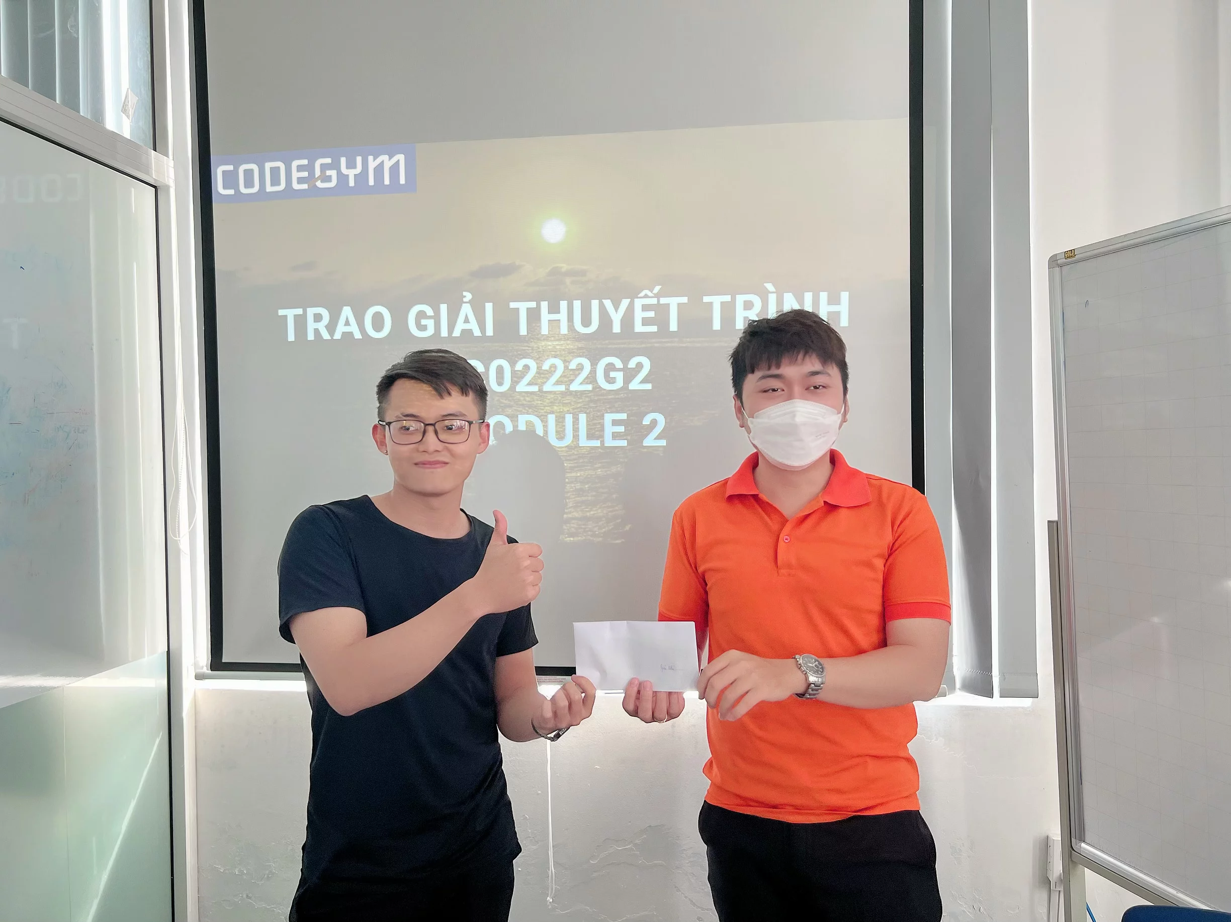 hoc-vien-tham-gia-thuyet-trinh