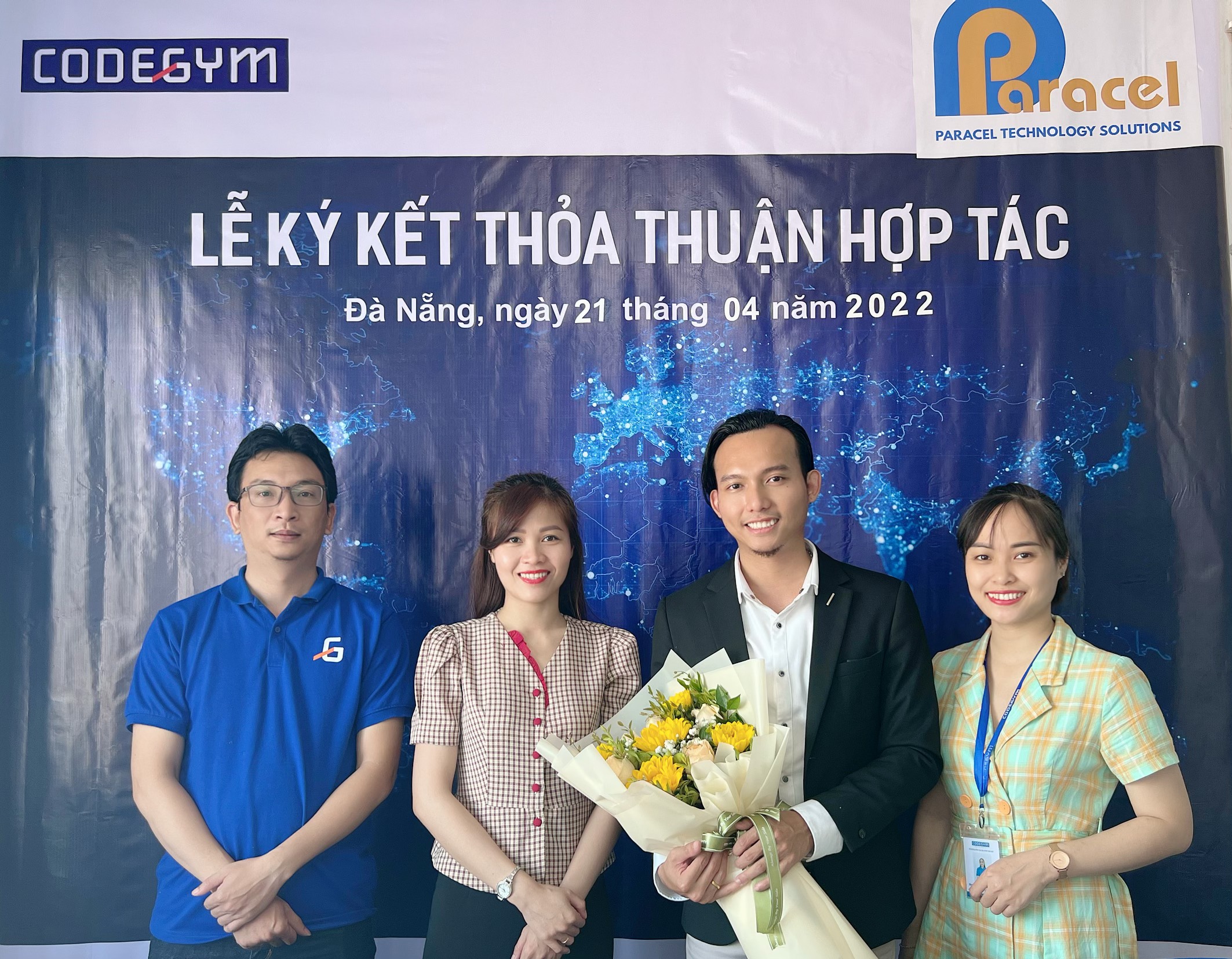 Ký kết hợp tác với đối tác