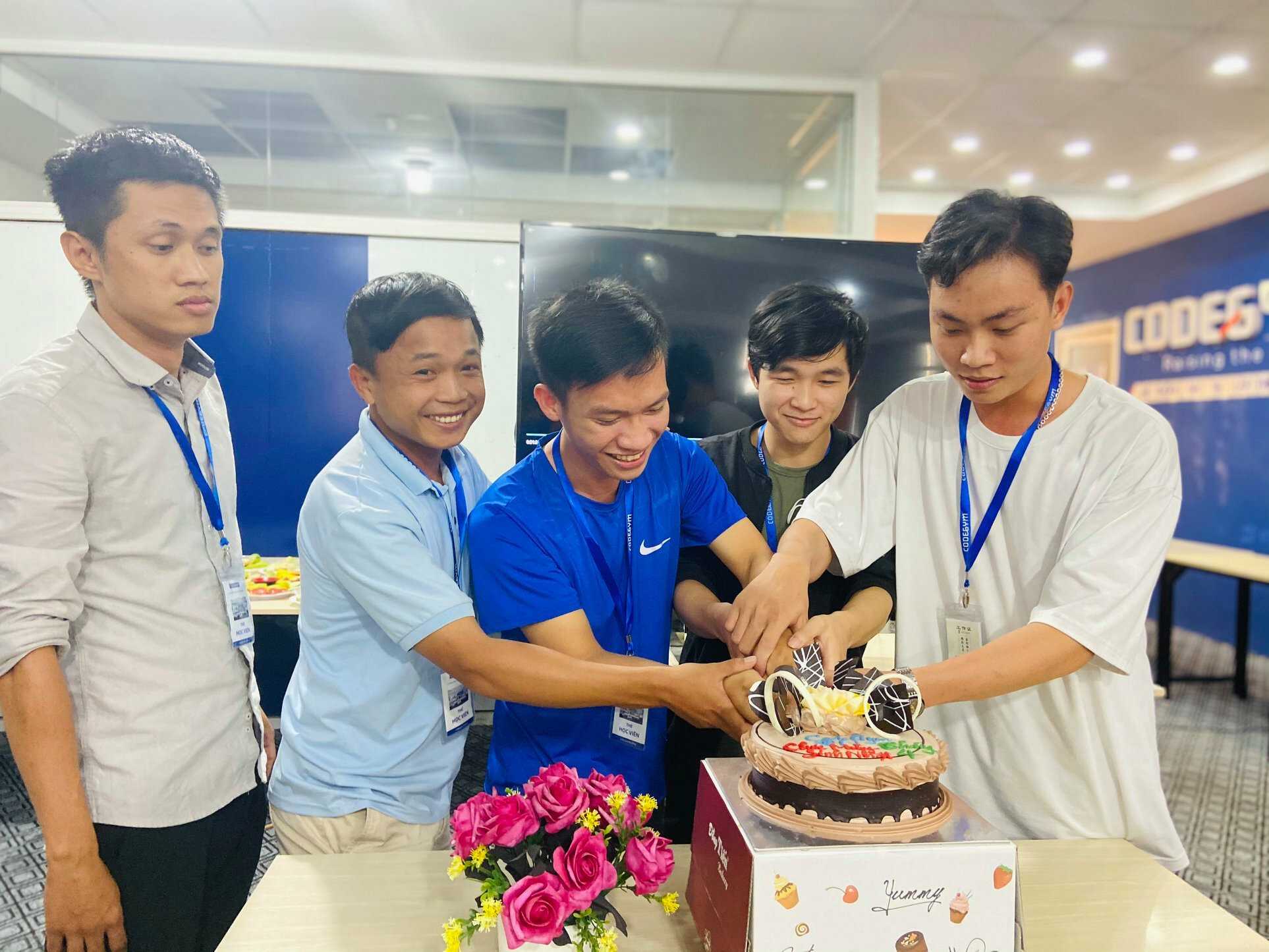 Hoạt động sinh nhật cho học viên