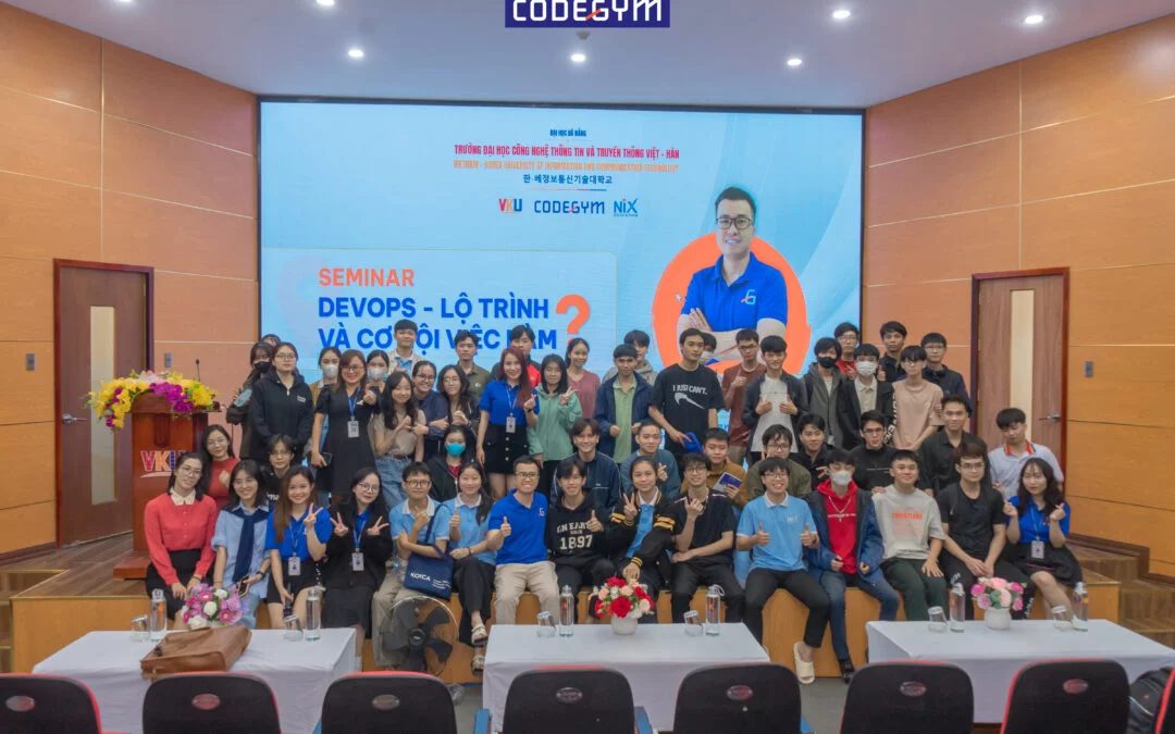 SÔI ĐỘNG TẠI SỰ KIỆN HƯỚNG NGHIỆP VIỆC LÀM