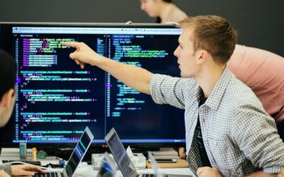 Lập trình viên là gì? Kỹ năng cần có để trở thành lập trình viên