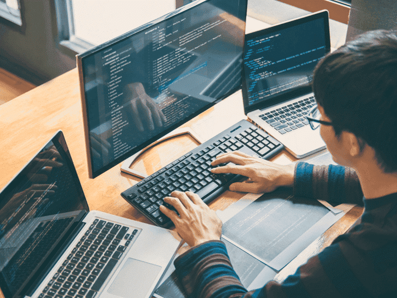 Ai nên học lập trình máy tính?